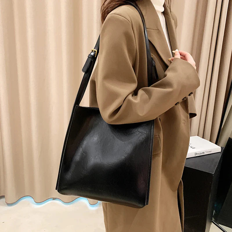 Clémence – Sac bandoulière brillant et décontracté avec design moderne