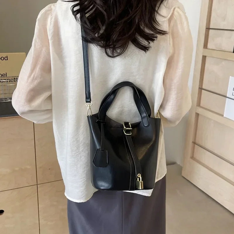 Sophie – Sac bandoulière seau tendance avec un design original