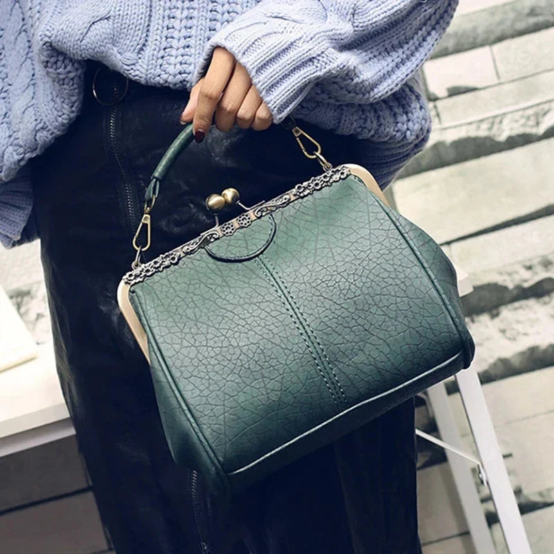Céline – Sac bandoulière clic vintage avec un design élégant et minimaliste