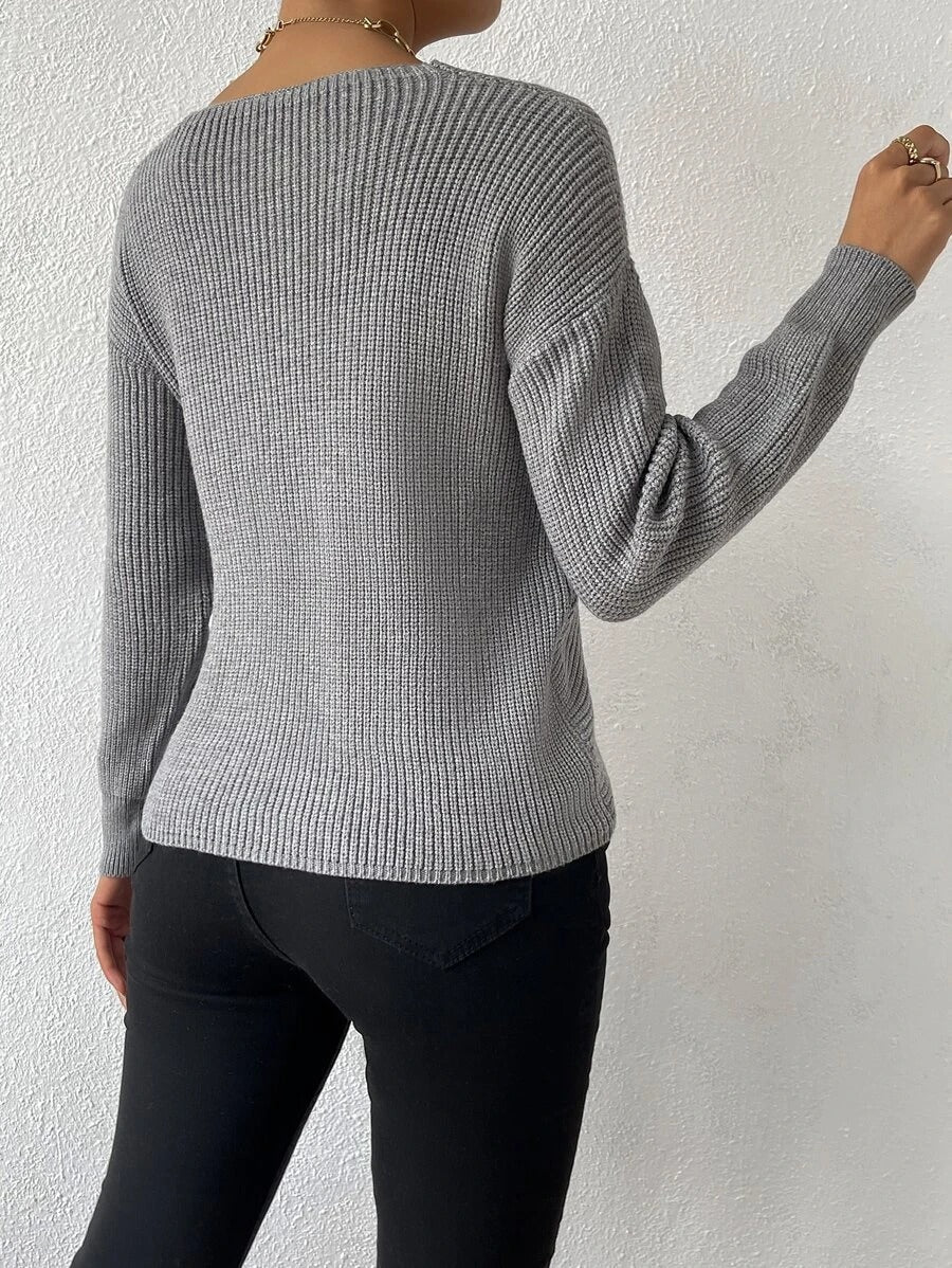 Lina - Pull en maille gris avec col en V