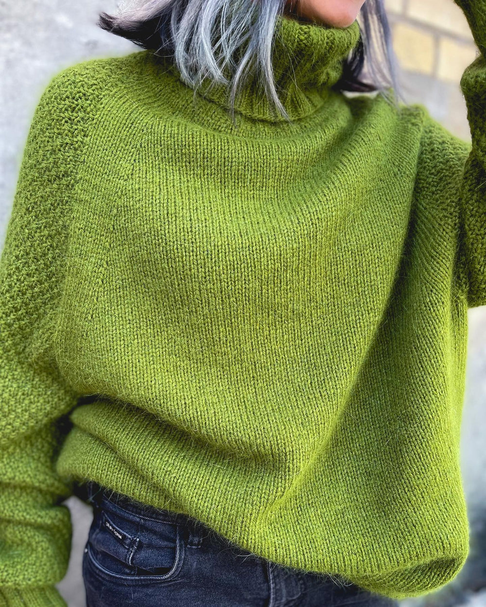 Isaline - Pull oversize vert gazon en maille avec col roulé