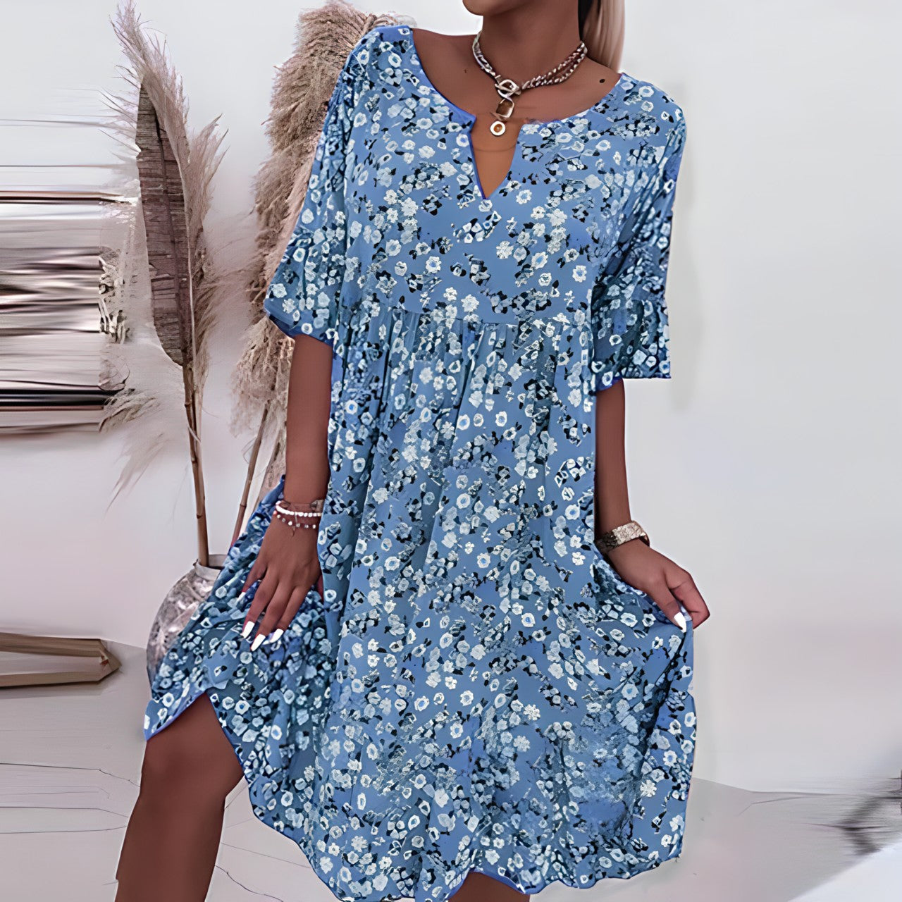 Boutique - Robe fleurie à col V et demi-manches