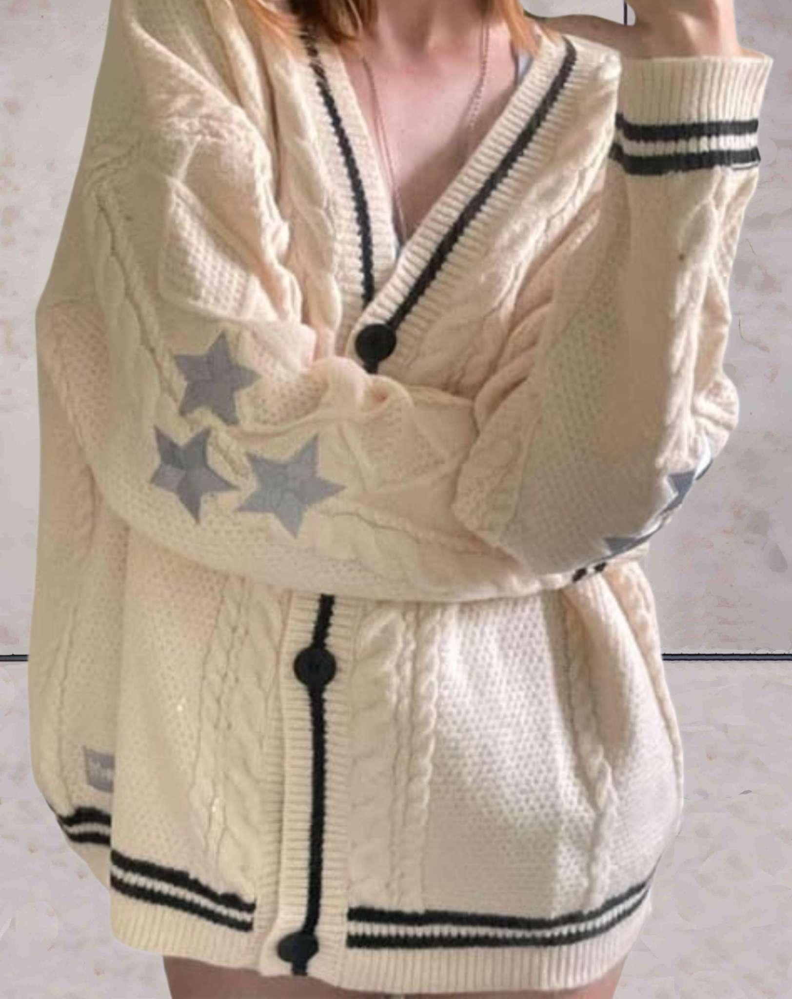 Fleur - Pull à motif étoile et col en V pour une touche ludique