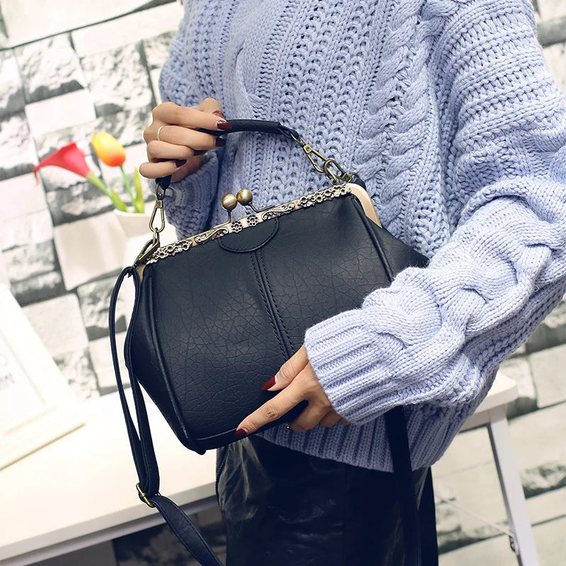 Céline – Sac bandoulière clic vintage avec un design élégant et minimaliste
