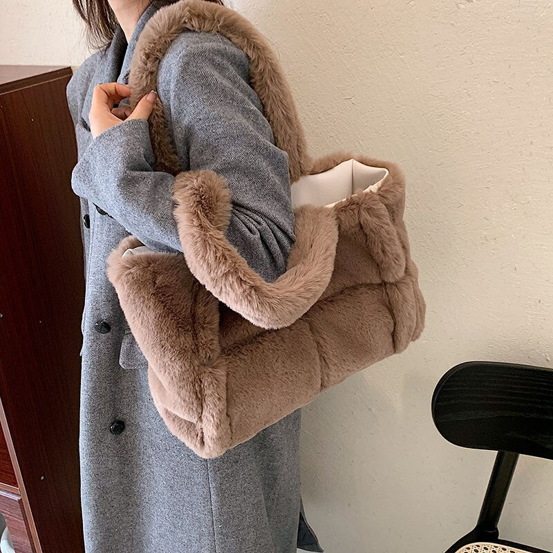 Nina - Sac à Main en Peluche, Confortable et Hivernal