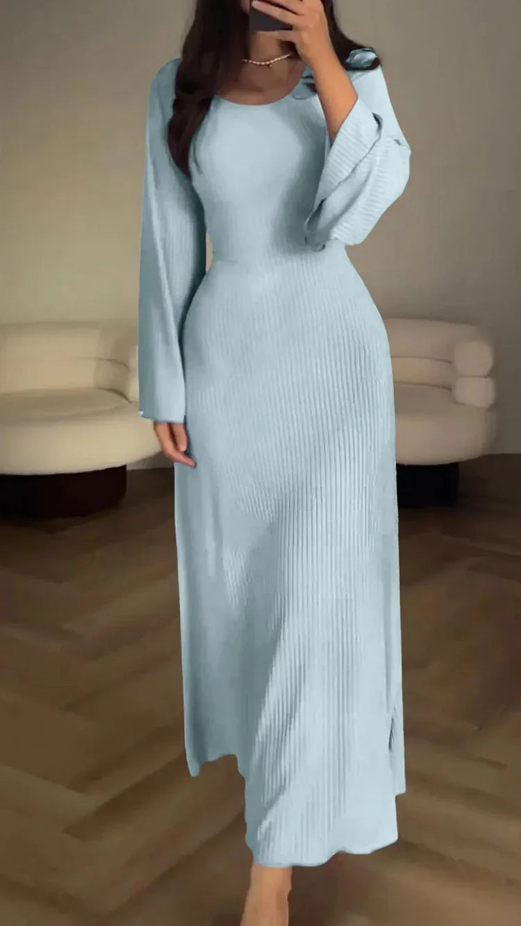 Robe tricotée stylée avec un nœud à la taille